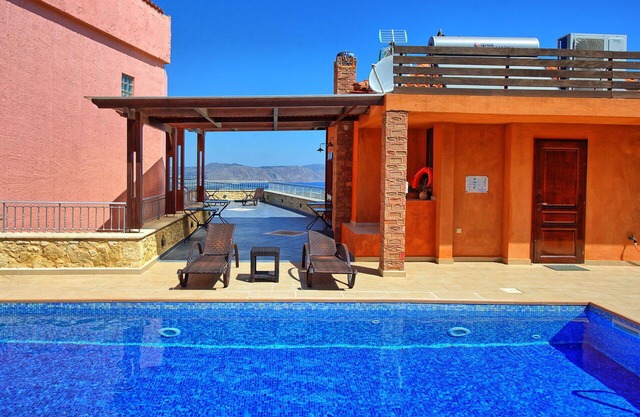 Villa Rodanthi, seaview villa with private pool in Crete