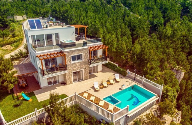 Villa Rogoznica - Five Bedroom Villa, Sleeps 12