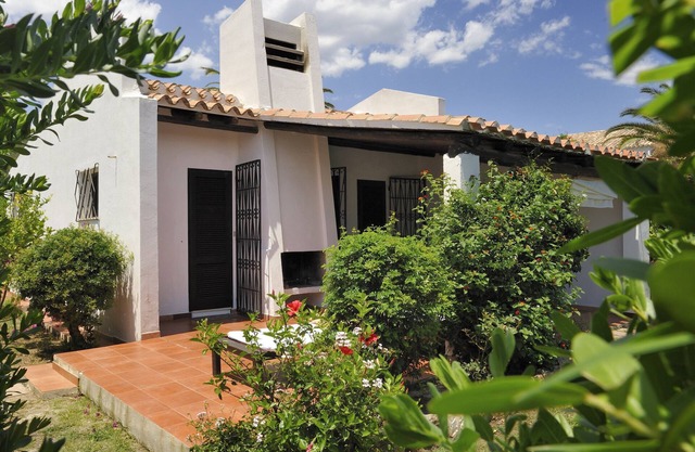 Villa 'Salvi' with Private Terrace, Wi-Fi and Air Conditioning