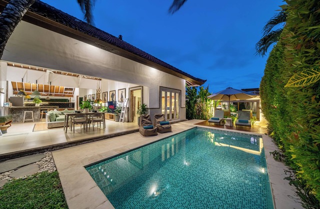 Villa Sarong 1 funky design in prime location close to Potato Head