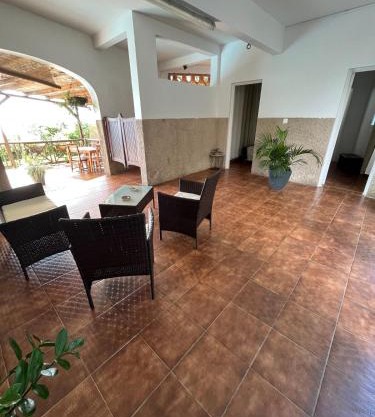 Villa Schœlcher, vue sur mer a 3 min à pied, avec piscine