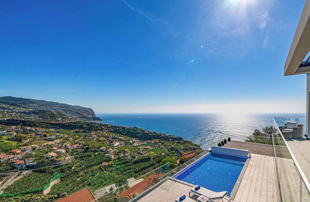 Villa Seacrest - Three Bedroom Villa, Sleeps 6