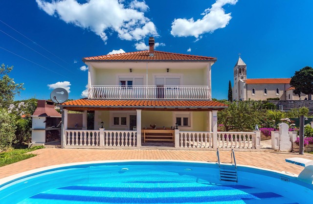 Villa Senchi with private pool, suitable for 8 people