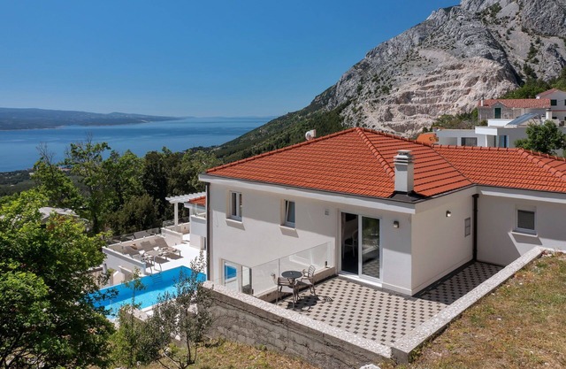 Villa Simply White with Pool