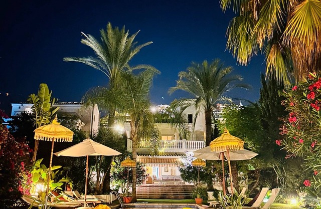 Villa Sitges Palm Garden: 5 minutes walking from beach. Amaizing Garden/Outdoor