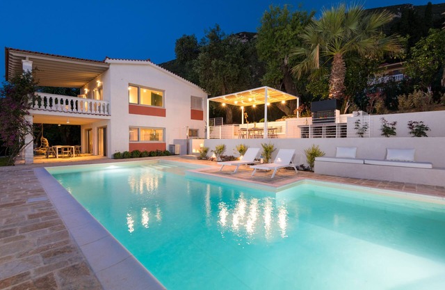 Villa Sol - private pool, stunning sea views, fast internet, sleeps 6+