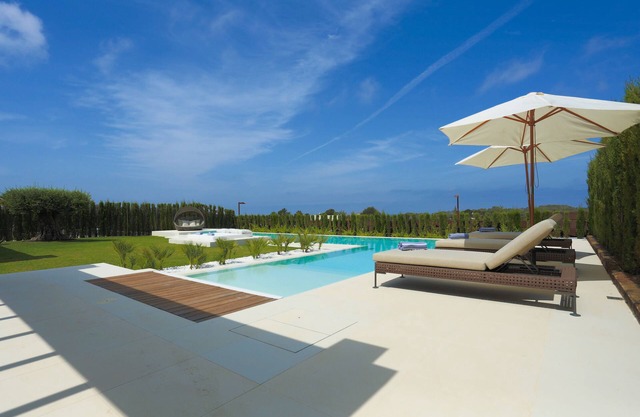 VILLA SOLARIS * 4HABS. MODERN VILLA LUXURY URBANIZATION 2 MINS OF CALA CONTA