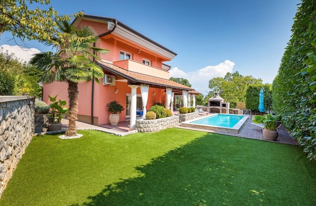 Villa Sole by Villsy