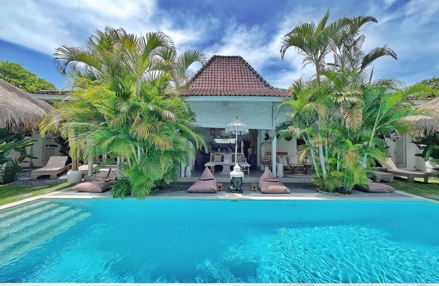 Villa Solo Macha 4 bedrooms located in the vibrant district of Seminyak Oberoi