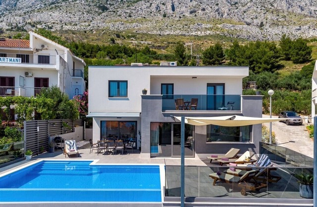 Villa Soriano with heated pool & sea view, 130m from sea, 8 persons max