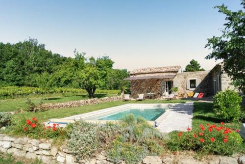 Villa spacieuse à Oppède avec piscine et vue imprenable