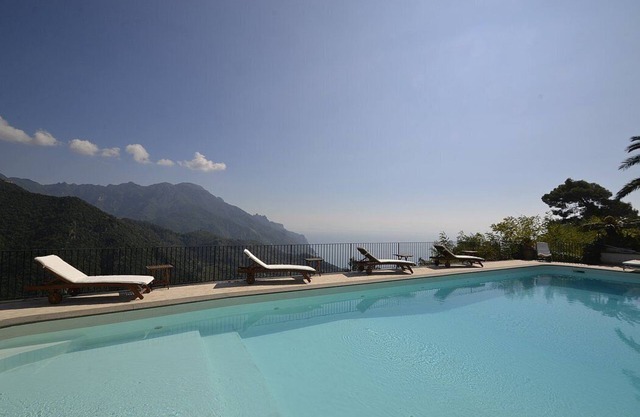 Villa Stilnovo Grande: A splendid and luminous two-story villa which faces the sun and the sea, with Free WI-FI.