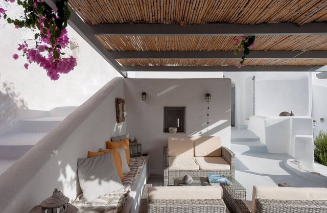 Villa 'Sun Wind Santorini' with Private Pool, Wi-Fi and Air Conditioning