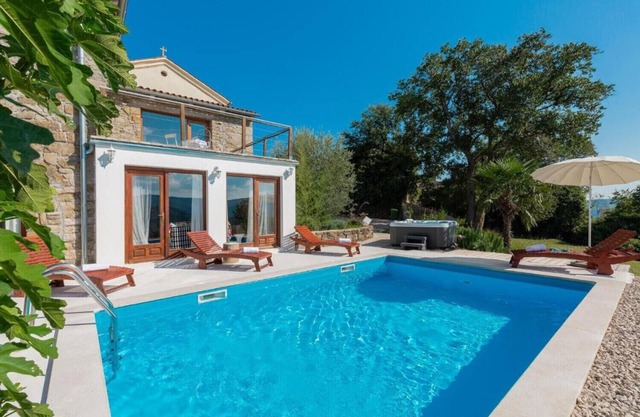 Villa Sussini in Central Istria for 8 people with jacuzzi & pet friendly