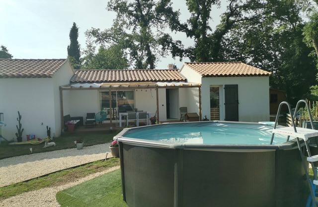 Villa swimming pool barbecue terrace in the heart of Provence