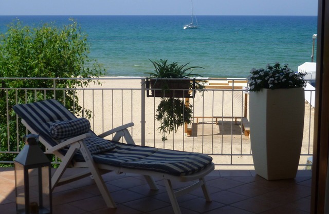 VILLA THE BECH a few steps from the sea