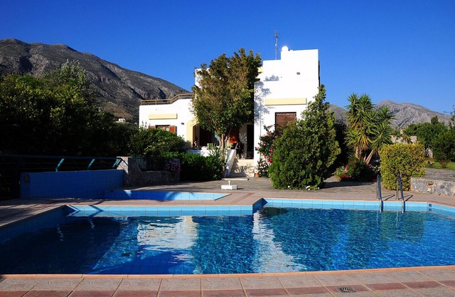 Villa Thymari.nCosy 3-bedroom Villa with lush gardens , beautiful view
