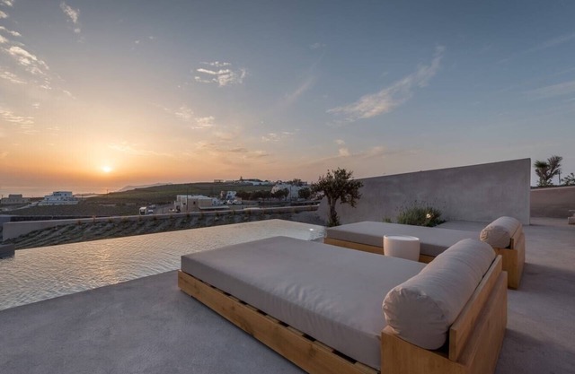 Villa Vasilias - 18 Guests - Villa with pool in Santorini