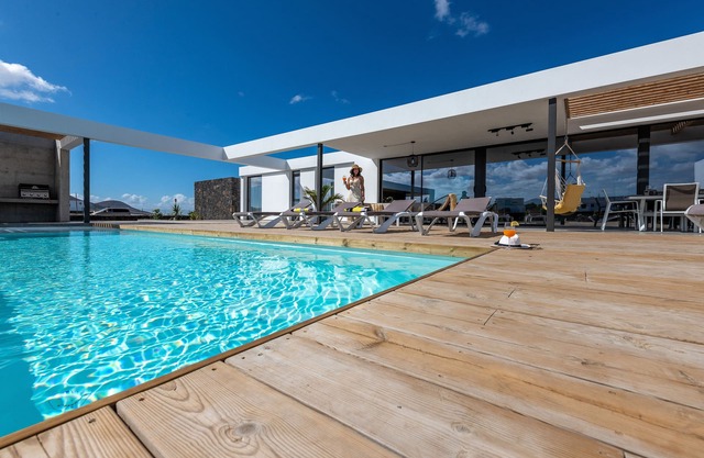 Villa Ventura in Lajares - Modern villa with heated pool for 10 people