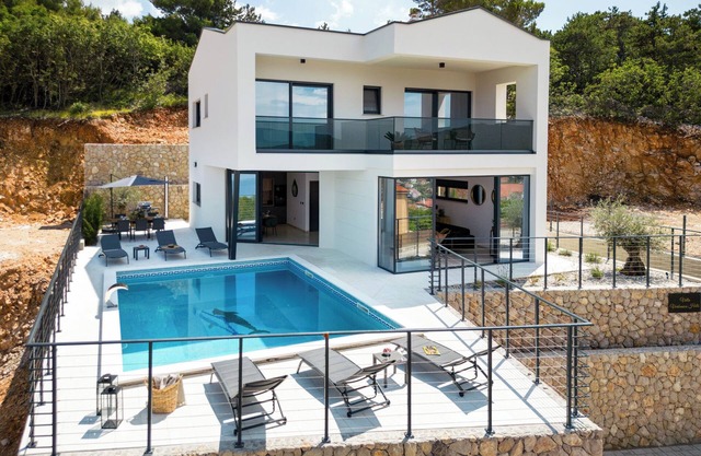 Villa Verbenico Hills- fantastic sea view, pool with whirlpool, beautiful beach