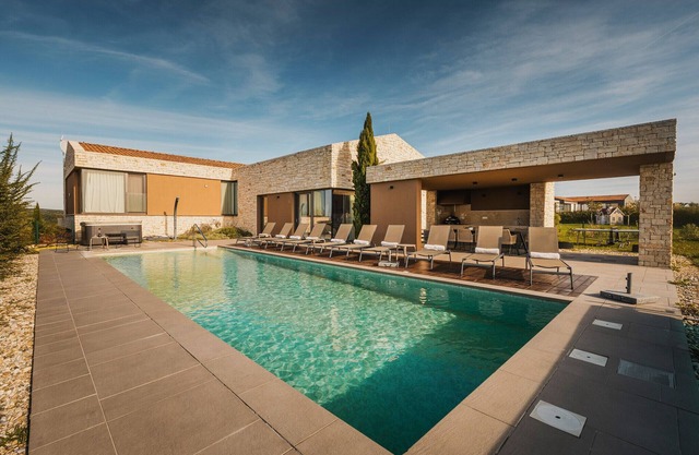 Villa Vigneto near Novigrad for 15 persons with sea view and whirlpool