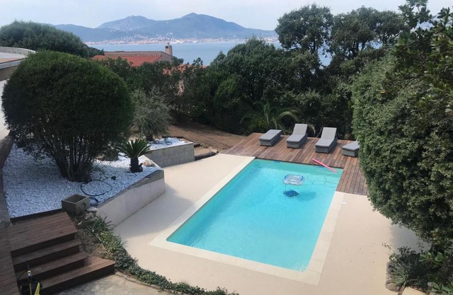 Villa Vue Mer, piscine chauffée, tennis