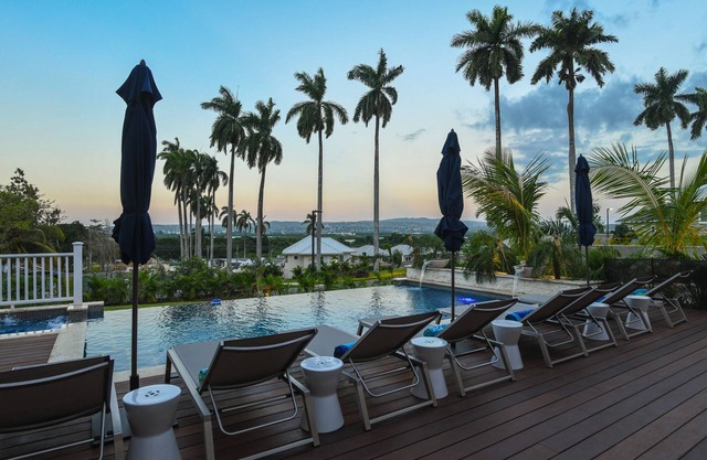 Villa w/pool, jacuzzi, gated community