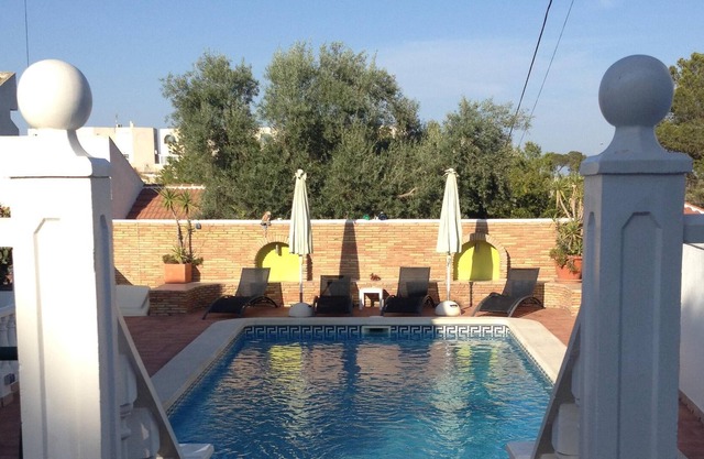 Villa with lovely patios, private pool, family-friendly, 5 mins to golf