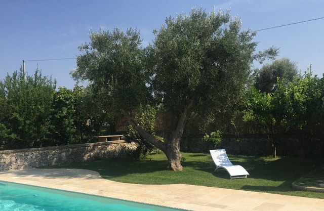 villa with trullo, tennis court and swimming pool from August from two to eight places