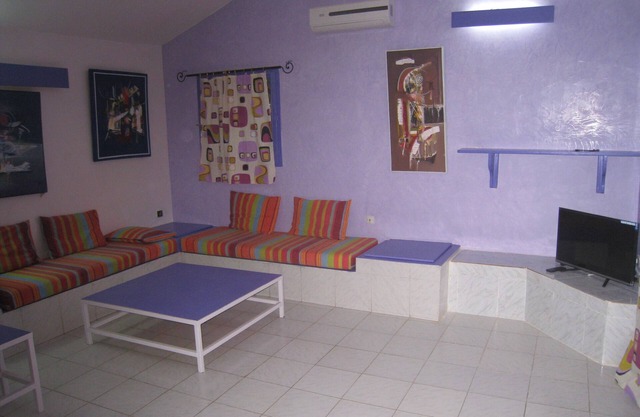 Villa with 2 apartments for 6 people and a 25m² studio