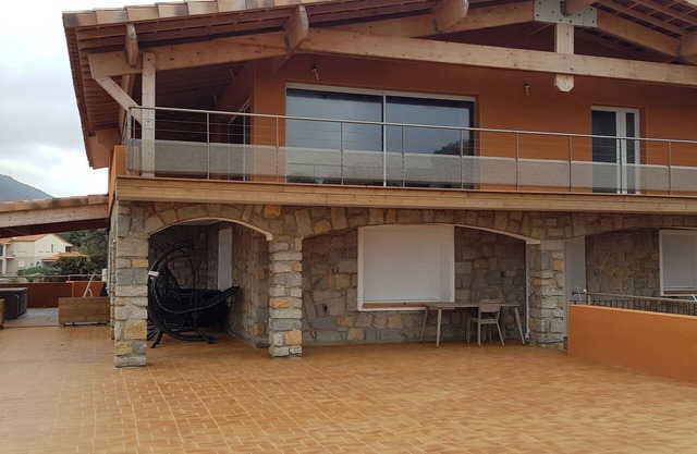 Villa with 3 apartments and breathtaking sea views