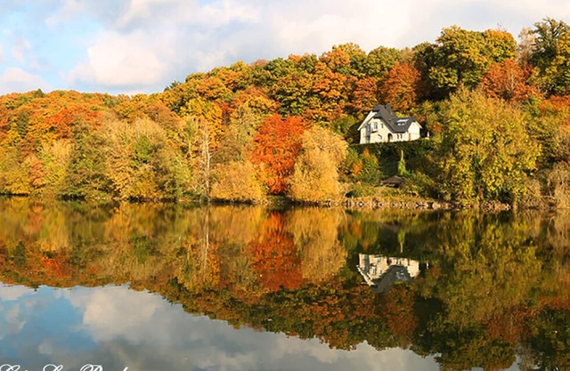 Villa with an exceptional view of the Meuse in a 20-hectare natural setting