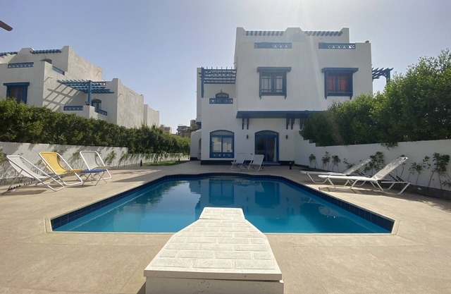 Villa with private pool and beach access