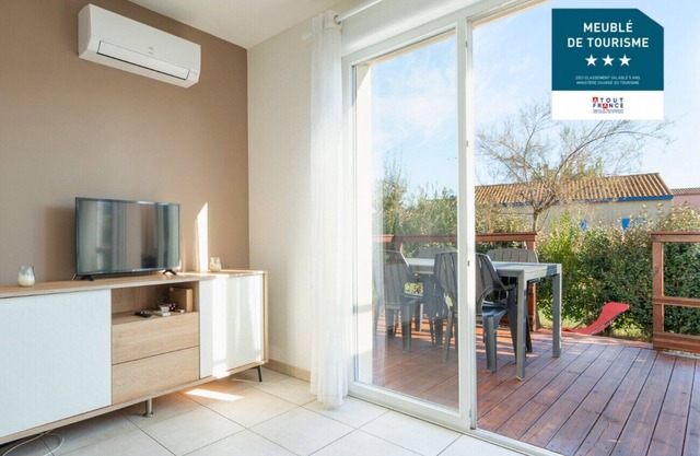 Villa with garden near the beach for 6 pers