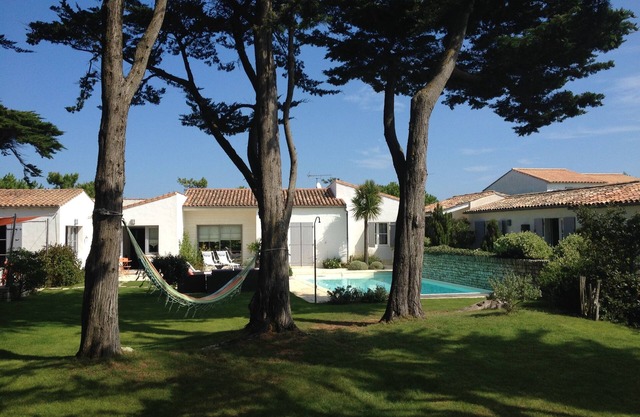 Villa with heated pool, Sainte Marie de Ré, 30 meters from the beach