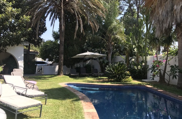 Villa with Heated Pool and Jacuzzi close to Puerto Banus and Beach