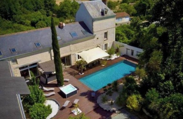 Villa with heated pool and jacuzzi