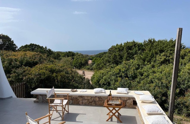 Villa with huge garden close to the beach