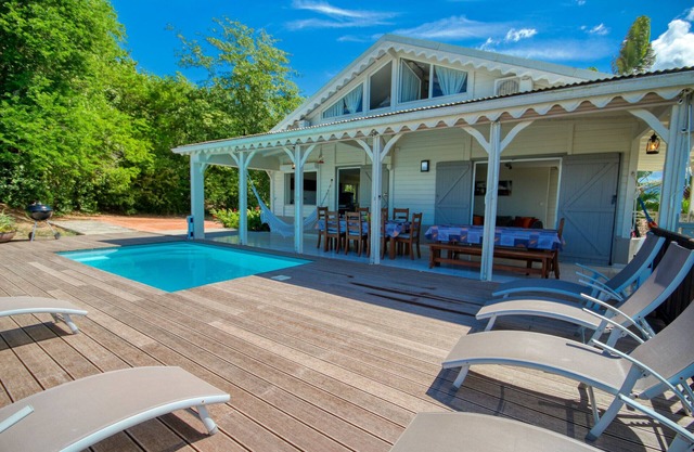 Villa with ocean view and pool (MQTI09 8p)