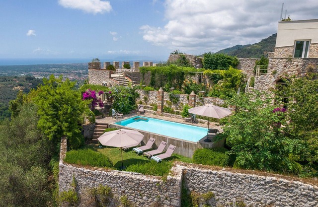 Villa with pool and amazing view, Camaiore, Tuscany