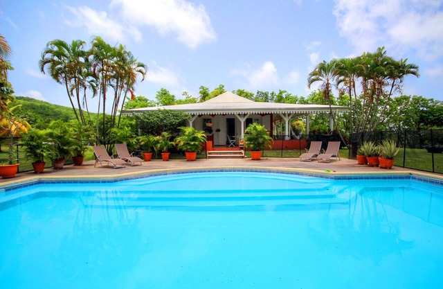 Villa with pool and ocean view (MQRO08)