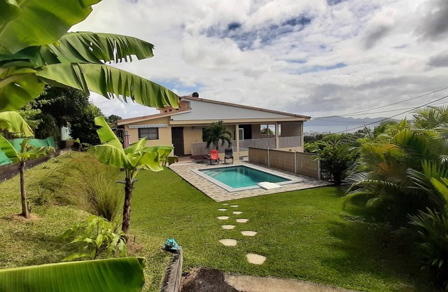 Villa with pool, Caribbean sea view, 3 kms from the beach