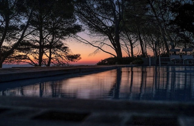 Villa with pool in the park, only 100 meters from the sea