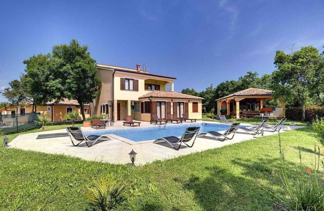 Villa with pool, sauna and fitness