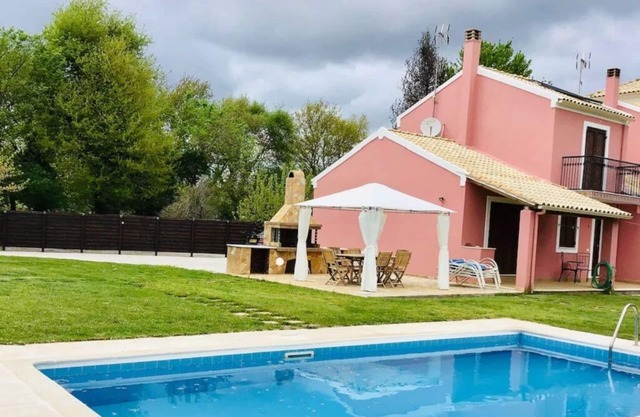 Villa With Private Pool Within Easy Reach Of Beaches, Tavernas And Shops