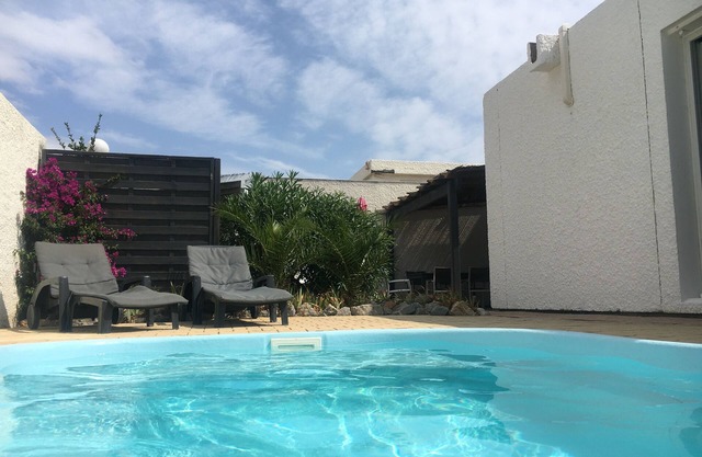 Villa with private pool + air conditioning + Wifi on the beach not overlooked