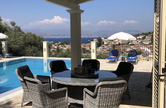 Villa With Private Pool And Beautiful Sea Views - easy walk to centre