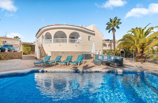 Villa with Private Pool, Garden, Air Conditioning & Wi-Fi