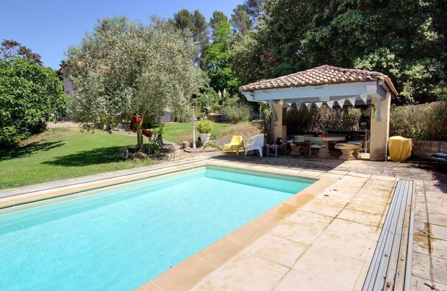 Villa with private pool and spa between Aix-en-Provence and Marseille