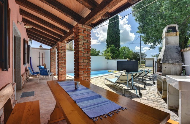 Villa with private pool, sun loungers, WiFi, air conditioning